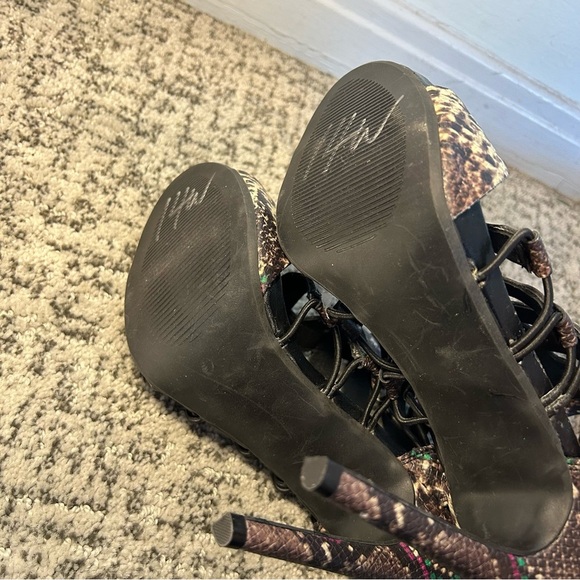 Steve Madden Prefixx Multi-Colored Snakeskin Print Strappy Peep Toe Heels Size 8 - Picture 12 of 15